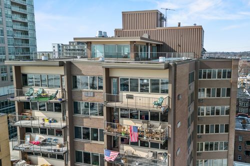 1919 N Summit Ave, Milwaukee, WI, 53202-1301 | Card Image