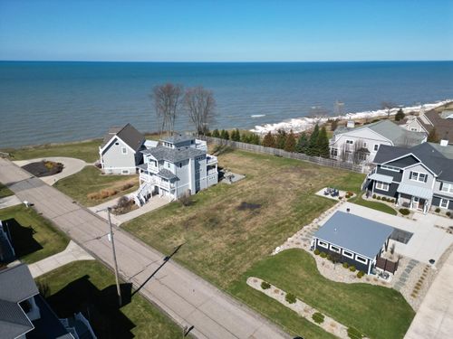 7251 Lakeview Ave, South Haven, MI, 49090-9573 | Card Image