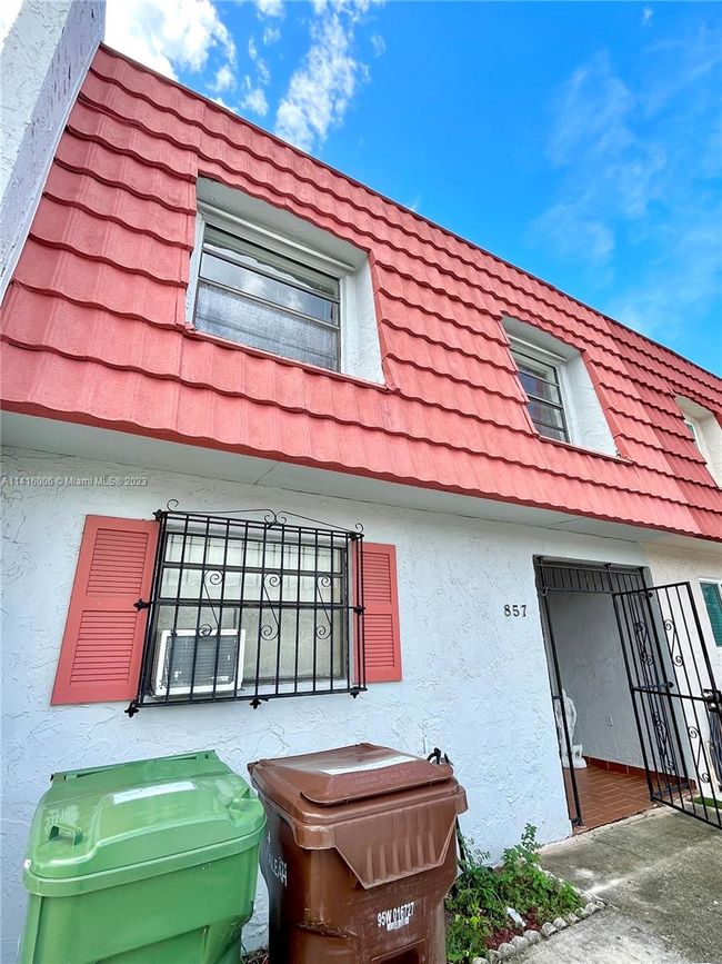 857 W 79 Th Pl, House other with 3 bedrooms, 3 bathrooms and null parking in Hialeah FL | Image 4