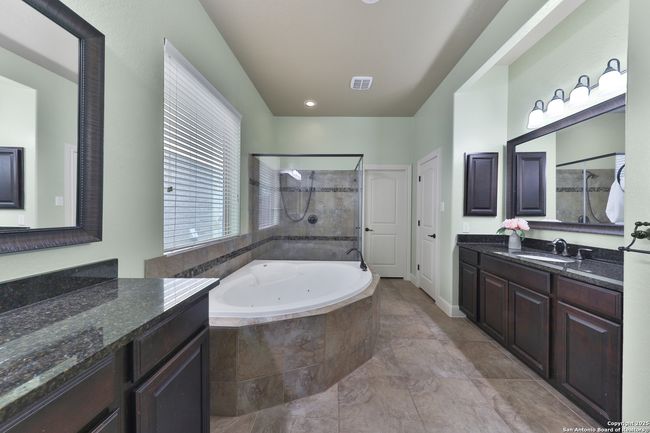 10518 Springcroft Ct, House other with 4 bedrooms, 5 bathrooms and null parking in Helotes TX | Image 37