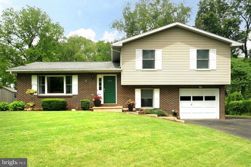 1239 Circleville Rd, STATE COLLEGE, PA, 16803-3111 | Card Image