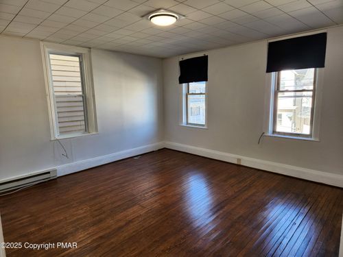 112-112 W Main St, Pen Argyl, PA, 18072-1912 | Card Image