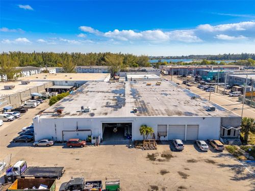 315 W 75th Pl, Hialeah, FL, 33014 | Card Image