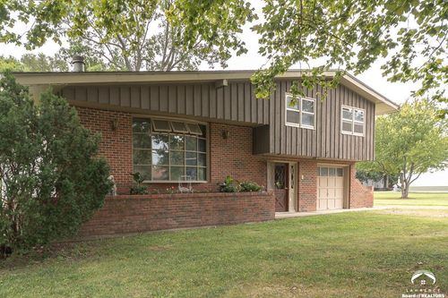 305 Maple St, Wellsville, KS, 66092-8110 | Card Image