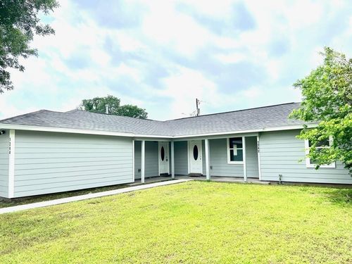 1242 Chevy Chase Dr, Angleton, TX, 77515-5431 | Card Image