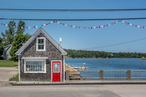 10 Main Street, Vinalhaven, ME, 04863 | Card Image