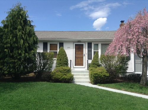 173 Hopkins Hill Rd, Coventry, RI, 02816-6325 | Card Image