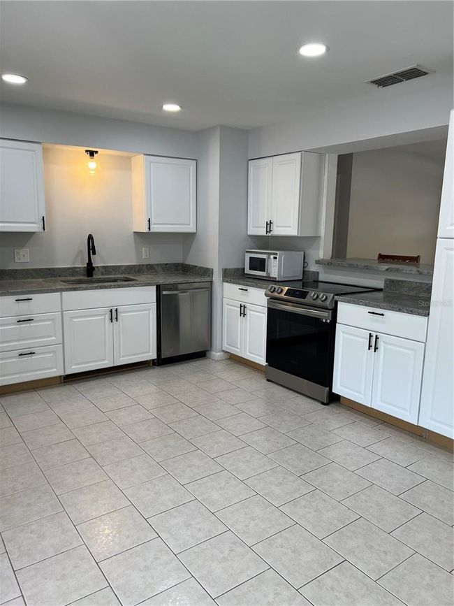 261 Deleon Rd, House other with 3 bedrooms, 2 bathrooms and null parking in Debary FL | Image 6