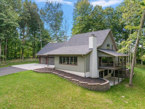 8806 Lakewood Trl, Berrien Center, MI, 49102-8733 | Card Image