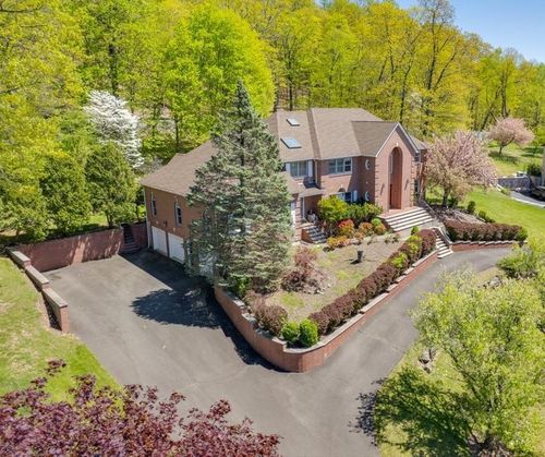 4 Pine Glen Dr, Blauvelt, NY, 10913-1150 | Card Image