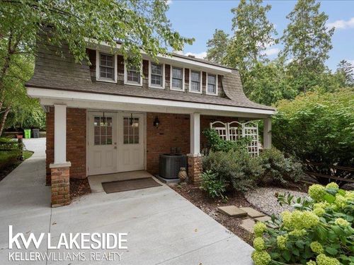6420 Commerce Rd, West Bloomfield, MI, 48324-2712 | Card Image