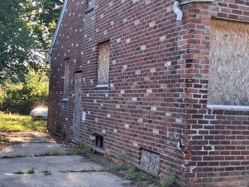 19931 Chapel St, Detroit, MI, 48219-1360 | Card Image