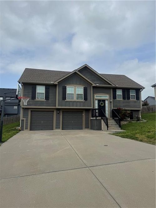 8932 Ne 116th Pl, Kansas City, MO, 64157-8119 | Card Image