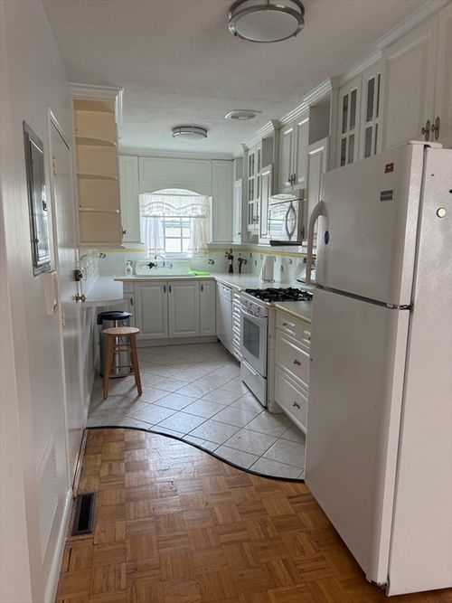 2-137 Lake Shore Rd, Boston, MA, 02135-6325 | Card Image