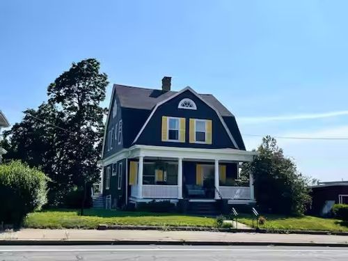 67 Granite St, Westerly, RI, 02891-2235 | Card Image