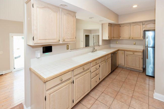 94 Waldron Dr, Home with 6 bedrooms, 6 bathrooms and 5 parking in Westbrook CT | Image 17