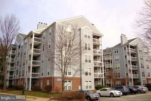 4-d7-3176 Summit Square Dr, OAKTON, VA, 22124-2877 | Card Image