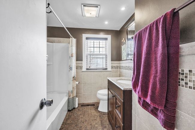 117 Vale St, House other with 3 bedrooms, 2 bathrooms and 4 parking in Worcester MA | Image 13