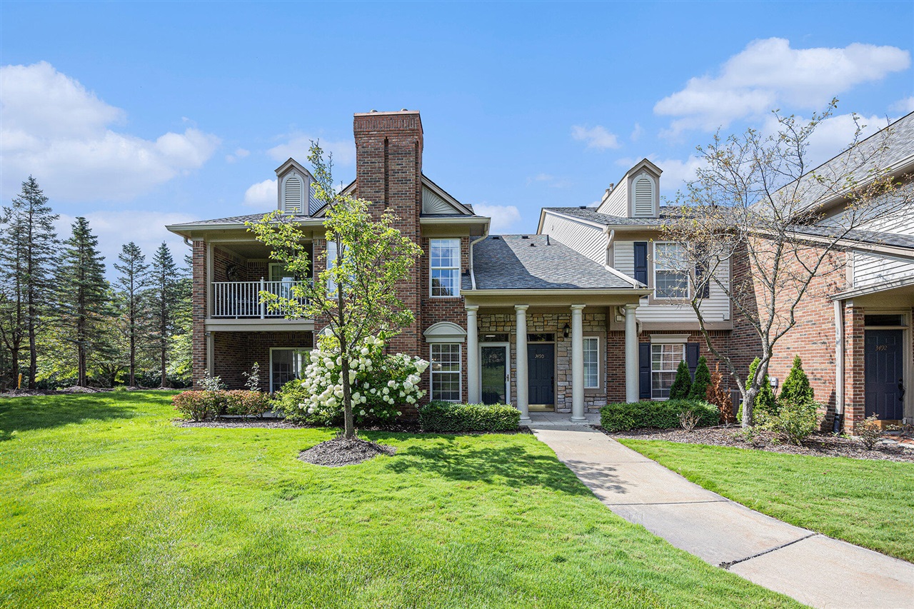 Oakmonte Blvd, Rochester, MI 48306