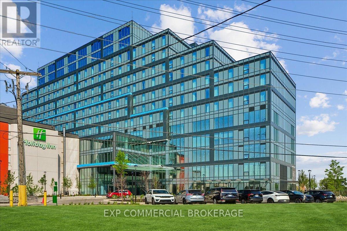 Commercial Sale in Toronto (West Humber-Clairville) 3
