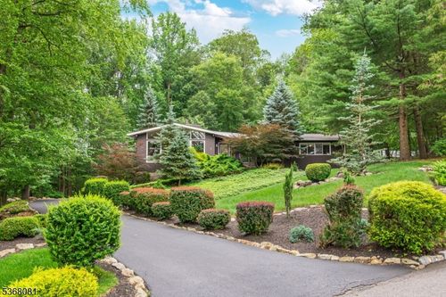 7 Deer Ct, Chester, NJ, 07930-2712 | Card Image
