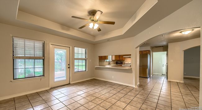 727 Falling Leaves Dr, House other with 3 bedrooms, 3 bathrooms and null parking in Adkins TX | Image 6