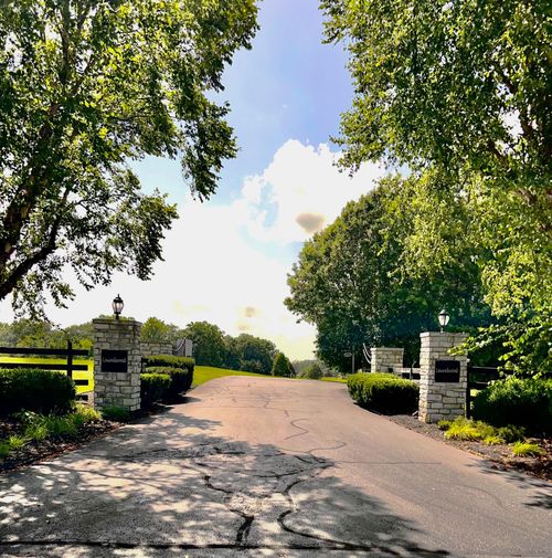 15 The Village Dr, Nancy, KY, 42544 | Card Image