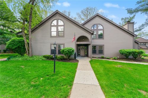 1303 Red Tail Hawk Ct, Boardman, OH, 44512-8024 | Card Image