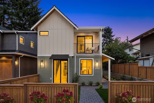 2010 9th St W, Kirkland, WA, 98033-4804 | Card Image
