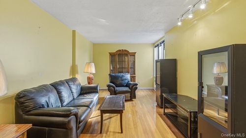 1d-83-35 139th St, Jamaica, NY, 11435-1605 | Card Image