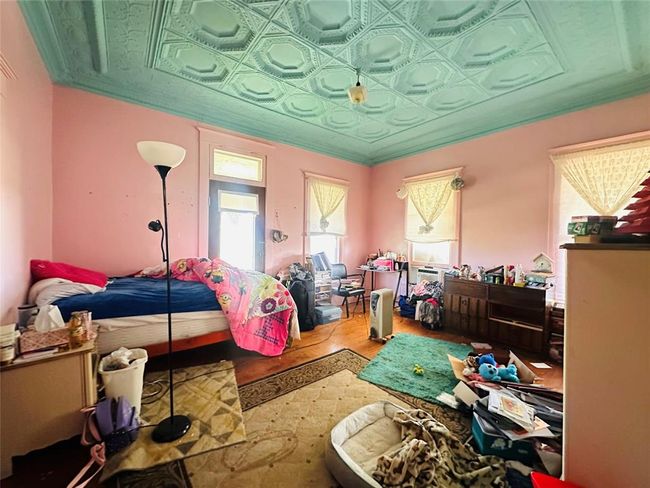 1002 Hopkins St, House other with 5 bedrooms, 3 bathrooms and null parking in Yoakum TX | Image 18