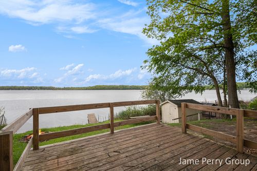 1760 S Colonel Point Dr, Crystal, MI, 48818-9662 | Card Image