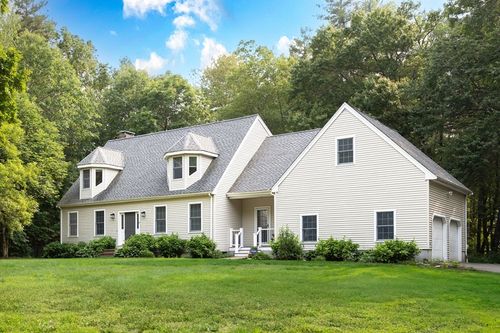 44 Noon Hill Ave, Norfolk, MA, 02056-1161 | Card Image