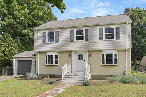 211 Lynn Fells Pkwy, Saugus, MA, 01906 | Card Image