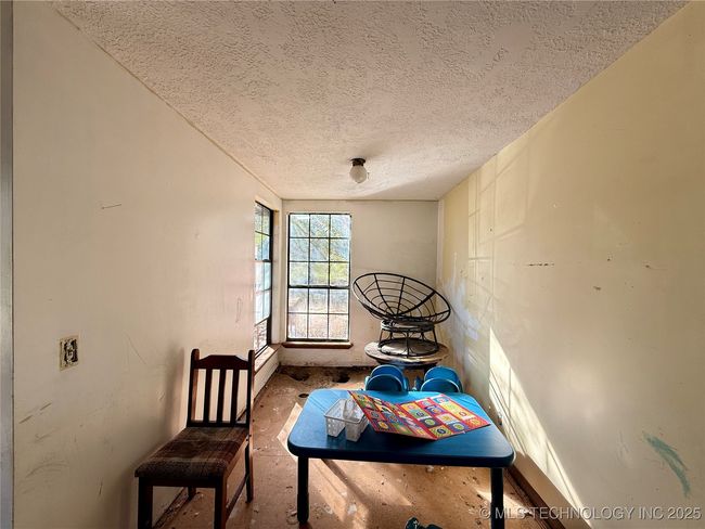 SIDE BONUS AREA OFF THE LIVING ROOM AT THE ENTRYWAY OF THE HOME | Image 5
