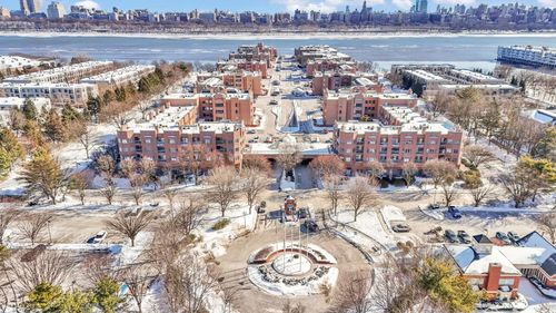 502-502 Smith Ct, Edgewater, NJ, 07020-1668 | Card Image