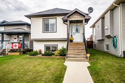 8870 74 Ave, House detached with 3 bedrooms, 1 bathrooms and 2 parking in Grande Prairie AB | Image 1