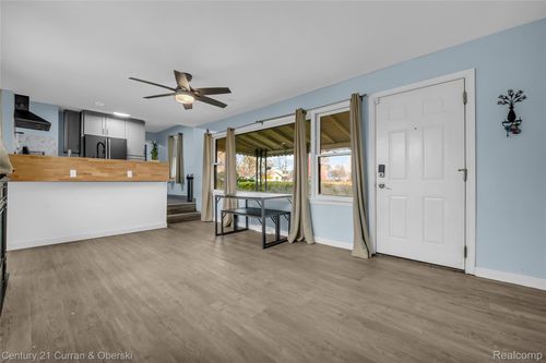 32178 Carlisle Pkwy, Wayne, MI, 48184-1947 | Card Image