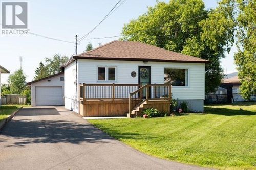417 Hester St, Thunder Bay, ON, P7B2L1 | Card Image