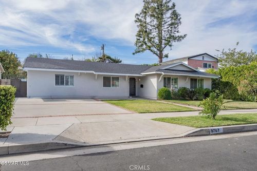 9767 Comanche Ave, Chatsworth, CA, 91311-5407 | Card Image