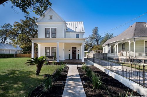 617 E Guenther St, San Antonio, TX, 78210-1134 | Card Image