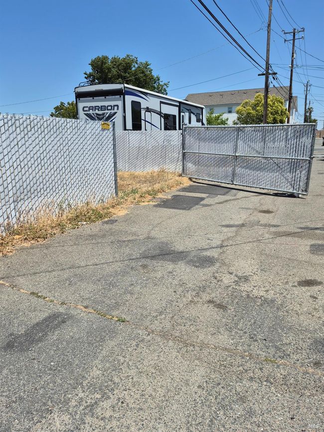 811 Broadway St, House other with 2 bedrooms, 1 bathrooms and 2 parking in Fairfield CA | Image 21