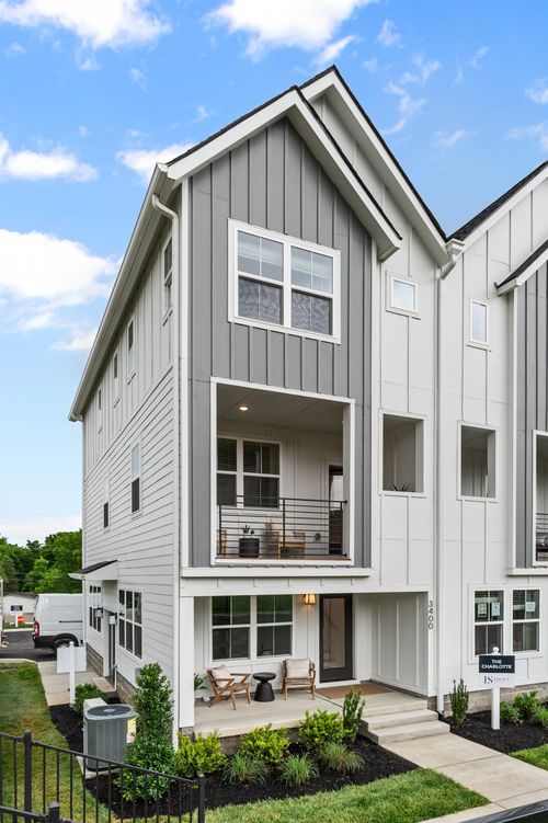 141 Hart Ln, Nashville, TN, 37207-3429 | Card Image