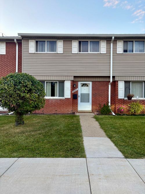 28926 Ann Arbor Trl, Westland, MI, 48185-1829 | Card Image