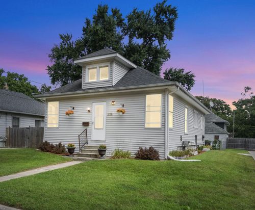 1125 Walker St, Jackson, MI, 49202-2352 | Card Image