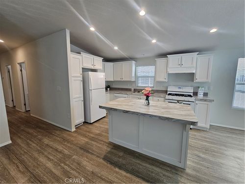 spc-66-999 S Santa Fe Ave, San Jacinto, CA, 92583-7966 | Card Image