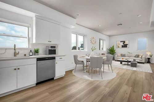 4701 Saturn St, Los Angeles, CA, 90019-5852 | Card Image