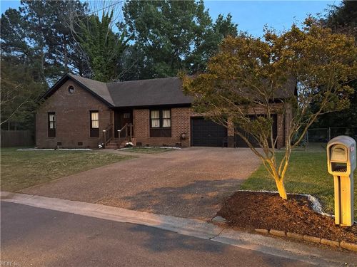 523 Kilby Shores Dr, Suffolk, VA, 23434-6426 | Card Image