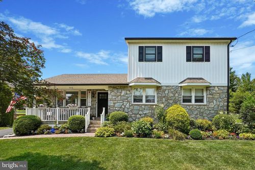 705 Hollow Rd, PHOENIXVILLE, PA, 19460-1132 | Card Image