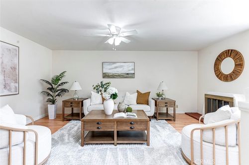 8237 Henshaw Cir, Buena Park, CA, 90621-1361 | Card Image